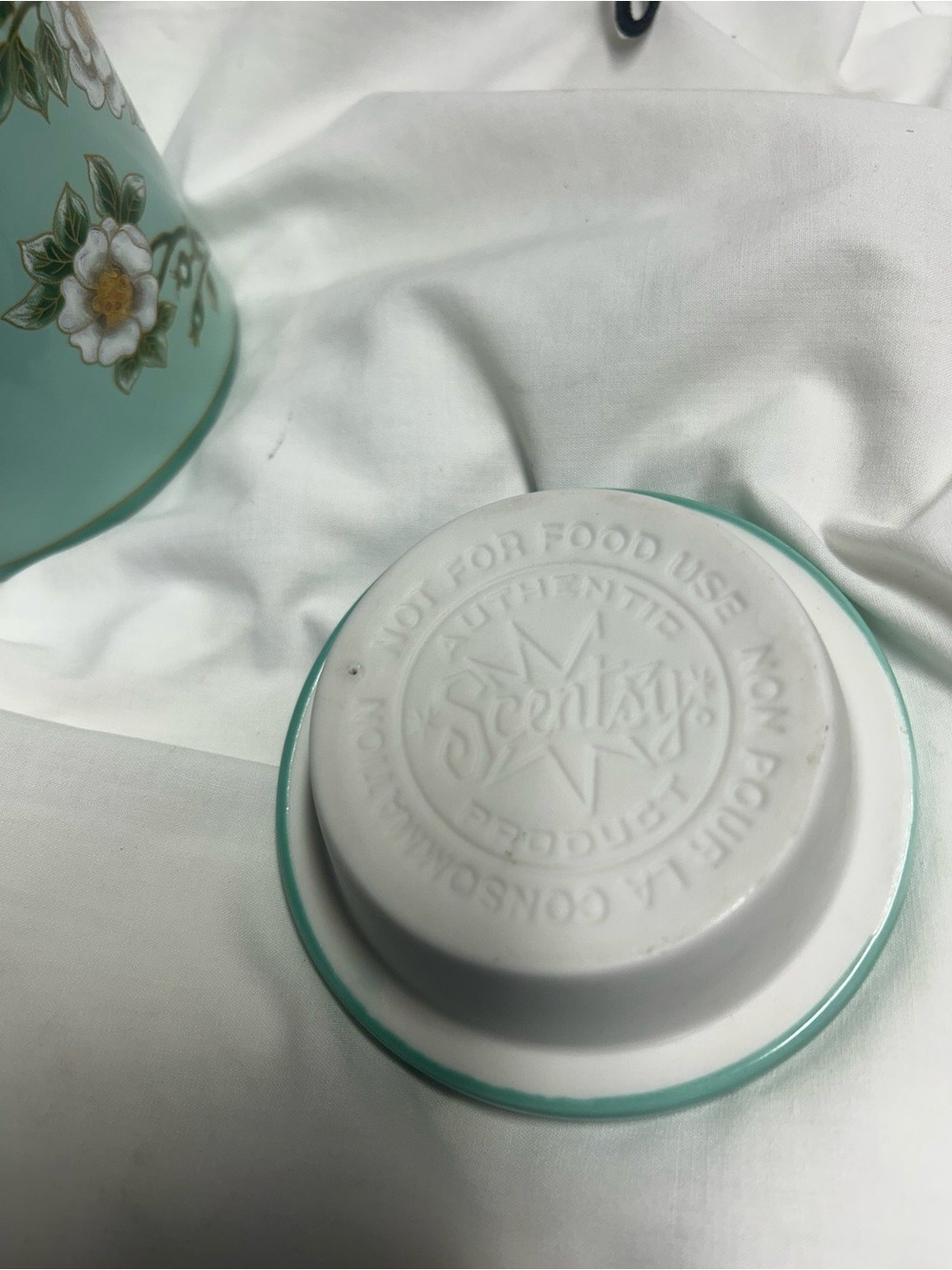 Retired Madame Butterfly Mint Scentsy Wax Warmer - Picture 9 of 13